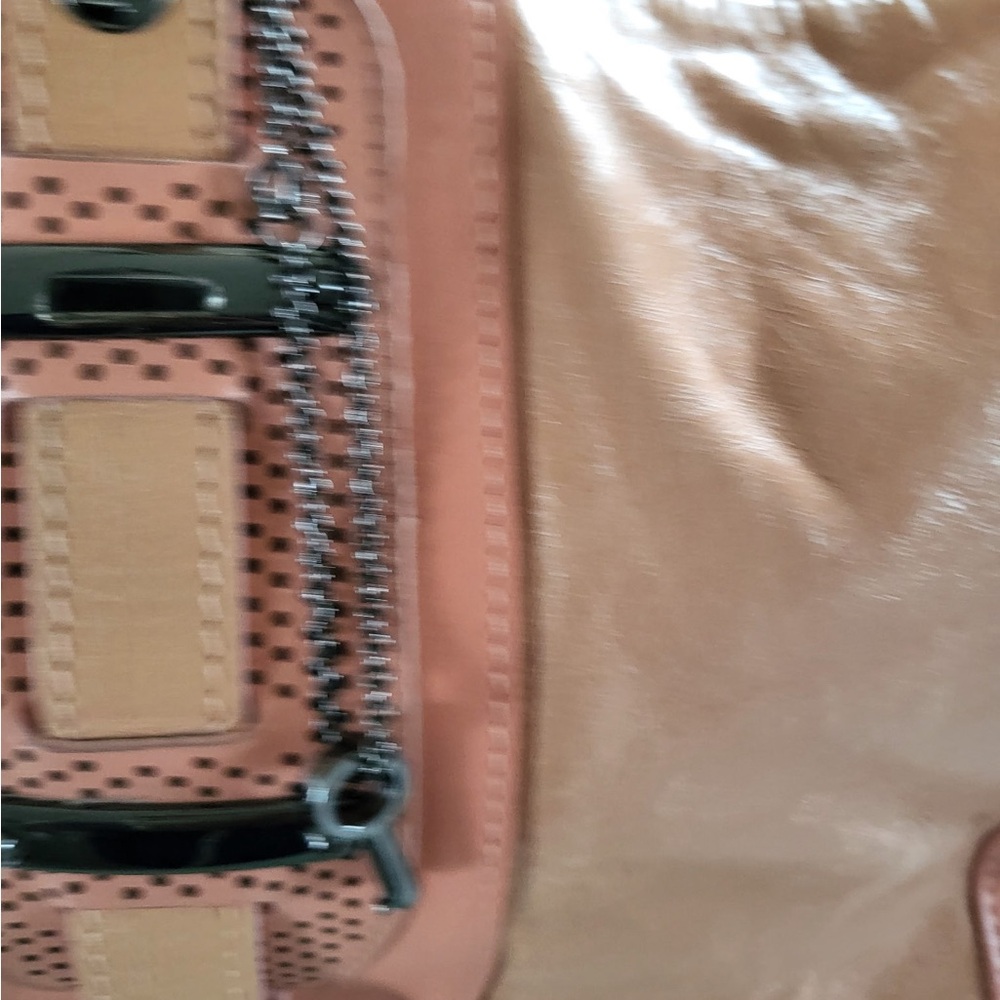 BALENCIAGA HOOK TOTE MM CHEVRE LEATHER - Picture 2 of 12